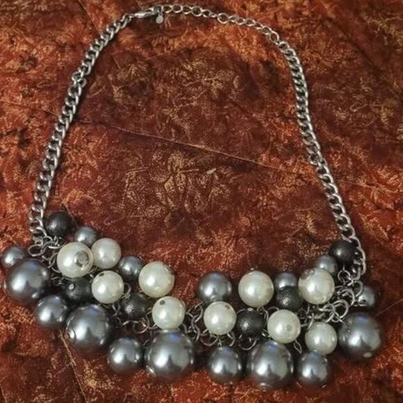 Beaded necklace - Picture 1 of 3